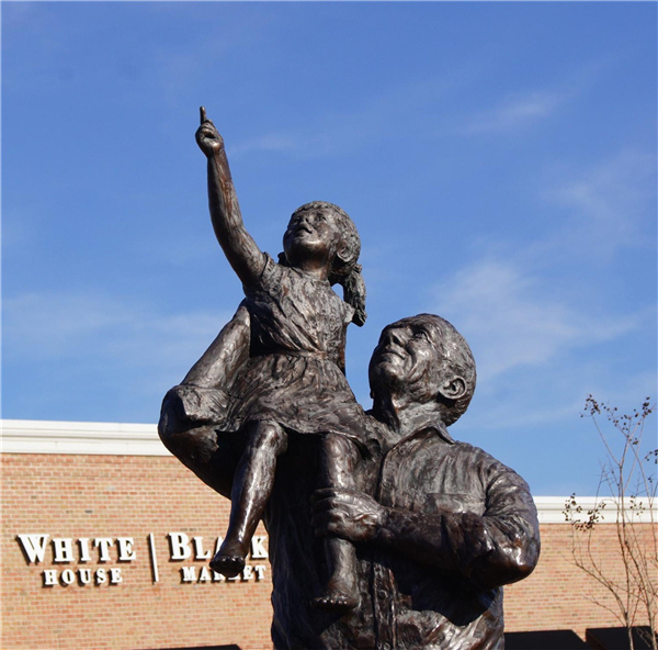 加工廣場雕塑.jpg 加工廣場雕塑.jpg