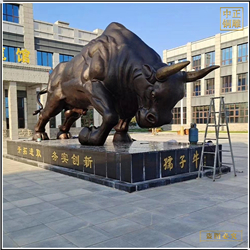 鑄銅關(guān)公 10米廣場銅牛雕塑報價