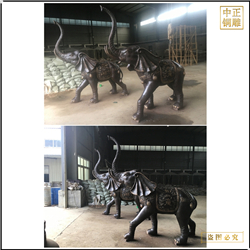 門口大象雕塑上色 門口大象雕塑上色