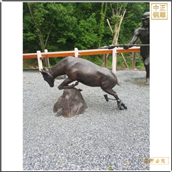 鑄銅關(guān)公 園林景觀雕塑制作廠家