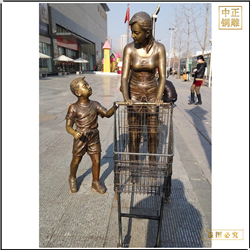 鑄銅關(guān)公 室外商場門前推購物車銅雕塑