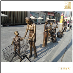 鑄銅關(guān)公 商場門前母子逛超市人物雕塑