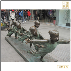 鑄銅關公 玩老鷹捉小雞人物雕塑