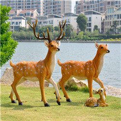 鑄銅彩繪臥著的小鹿 鑄銅彩繪臥著的小鹿